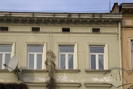 Vul. Valova, 19. The 3rd floor windows