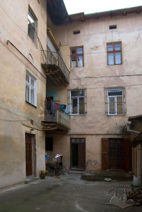 Vul. Valova, 19. View from the courtyard