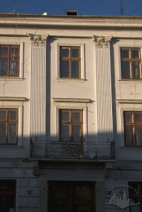 Vul. Valova, 29. A fragment of the main facade