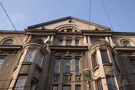 Vul. Valova, 13. Fragment of the main facade