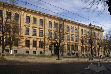 Vul. Bandery, 14. The principal facade