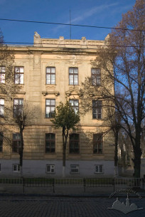 Vul. Bandery, 14. Lateral part of the principal facade