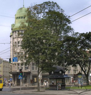 Просп. Свободи – пам'ятник Сталінській Конституції (не існує)