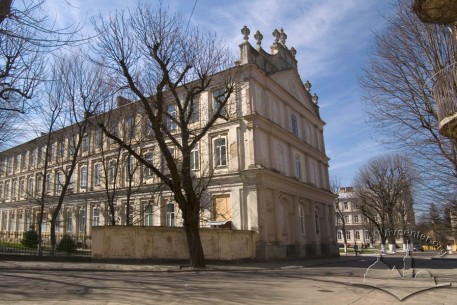 Vul. Chernihivska, 7. The building's eastern wing, a view from the northeast
