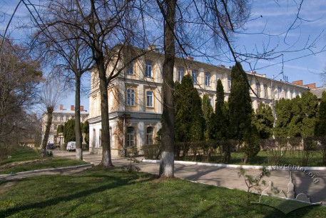 Vul. Chernihivska, 7. The western wing, a view from the northwest