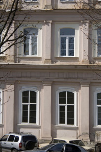 Vul. Chernihivska, 7. A part of the western wing's facade