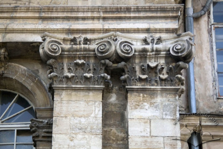 Vul. Chernihivska, 7. Carved stone capitals of the pilasters on the northern facade