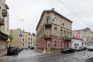 Vul. Ivana Franka, 39 – residential building