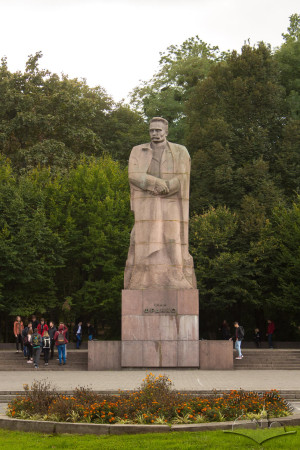Вул. Університетська – пам'ятник Іванові Франку