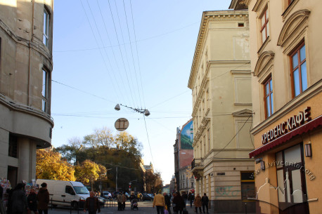 Вул. Галицька, 20. Вигляд вздовж вул. Галицької в напрямку вул. Кн. Романа