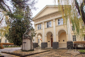 Вул. Стефаника – пам'ятник Василю Стефанику