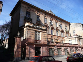 Вул. Пекарська, 13 – житловий будинок