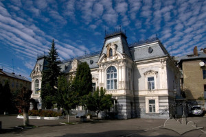 Вул. Пекарська, 19 – школа-інтернат №102 для дітей з розумовими вадами