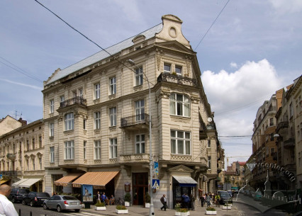 Prosp. Shevchenka, 25. A view from the southwest