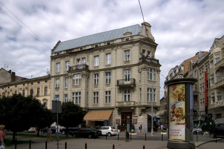 Prosp. Shevchenka, 25. A view from the southwest