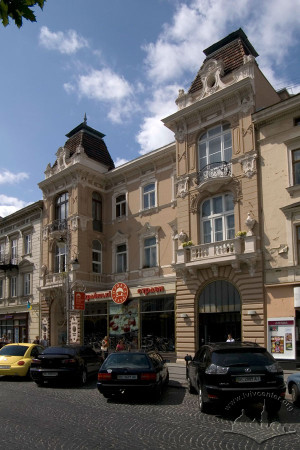 Просп. Шевченка, 10 – гранд-клуб "Софія"