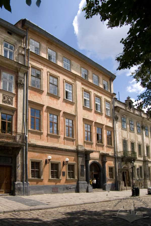 Пл. Ринок, 9 – колишня кам'яниця архієпископів