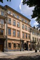 Пл. Ринок, 9 – колишня кам'яниця архієпископів