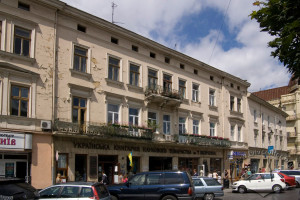 Просп. Шевченка, 8 – будинок кінотеатру