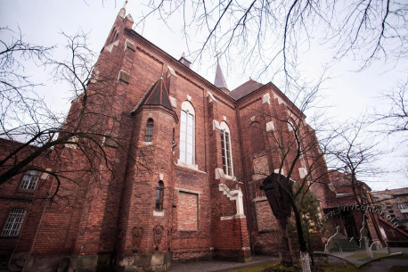 Vul. Henerala Chuprynky, 70. Northeastern facade of the church