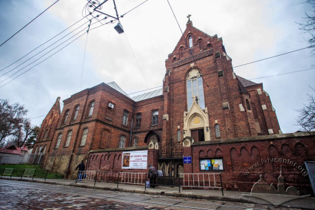 Vul. Henerala Chuprynky, 70. Church and the former monastery building