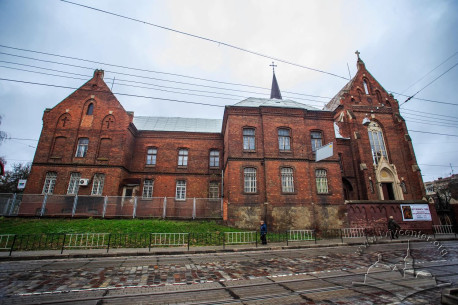 Vul. Henerala Chuprynky, 70. A general view of the church and the former monastery