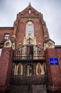 Vul. Henerala Chuprynky, 70. The church building's principal facade