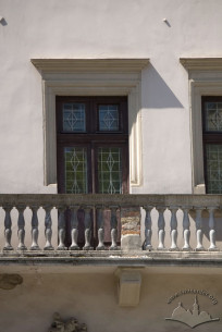 Pl. Rynok, 24. A 2nd floor balcony door