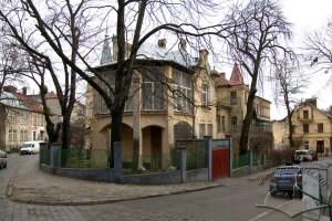Вул. Котляревського, 27 – будинок медичної установи (колишня вілла)