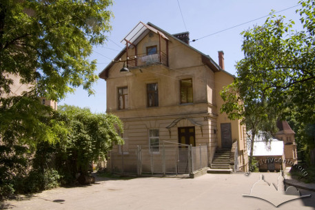 Вул. Котляревського, 33. Головний (північно-західний) фасад