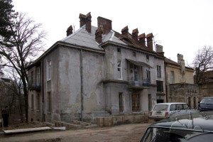 Вул. Метрологічна, 10 – житловий будинок
