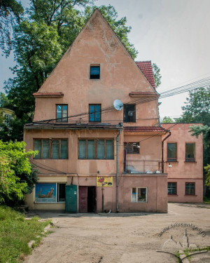 Вул. Горбачевського, 19 – офісний будинок (колишній житловий)
