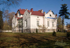 Вул. Генерала Чупринки, 72 – офісний будинок (колишній житловий)