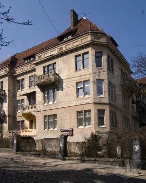 Vul. Bohuna, 8 – residential building