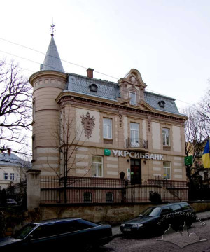 Вул. Вербицького, 6 – будинок банку (колишній житловий)