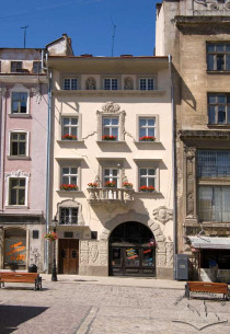 Pl. Rynok, 31. View of the building's main facade