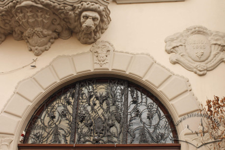 Pl. Rynok, 31. The door lite decorated with art deco styled iron latticework