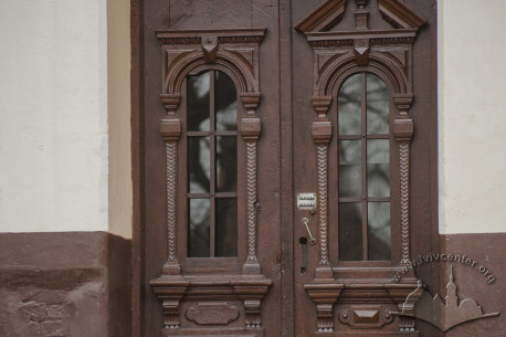 Vul. Lysenka, 2. Doors on the western facade which faces vul. Vynnychenka.