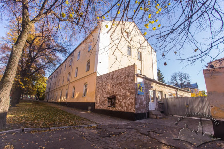 Vul. Lysenka, 12. A view from vul. Lysenka. On the right, the checkpoint to the military buildings territory