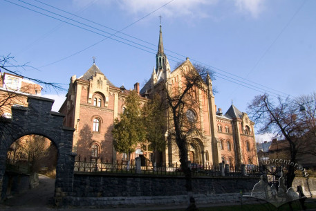 Vul. Lysenka, 43. A view of the principal facade