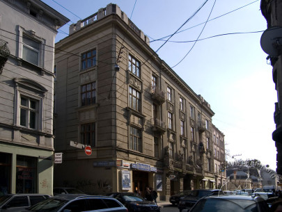 Vul. Kopernyka, 9. An overal view of the building from the northeast