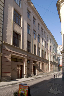 Vul. Kopernyka, 9. Building's lateral facade as seen from vul. Lista