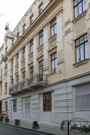 Вул. Мирослава Скорика, 7 – кінотеатр (не діє)