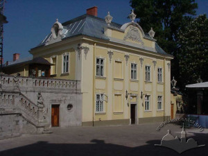 Pl. Św. Jurа, 5 – budynek kurii