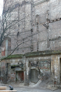Квартал між вул. Коперника, пл. Міцкевича, вул. Ліста та вул. Вороного. Руїни пасажу Міколяша.