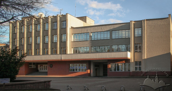 Вул. Федьковича, 54-56. Головний фасад
