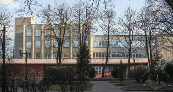 Вул. Федьковича, 54-56. Головний фасад