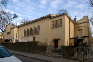 Вул. Тараса Бобанича "Хаммера", 1а – кінотеатр (не діє)