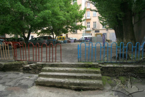 Просп. Свободи, 1–3 – кінотеатр (не існує)
