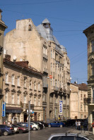 Вул. Академіка Гнатюка, 20-22 – кінотеатр (не діє)